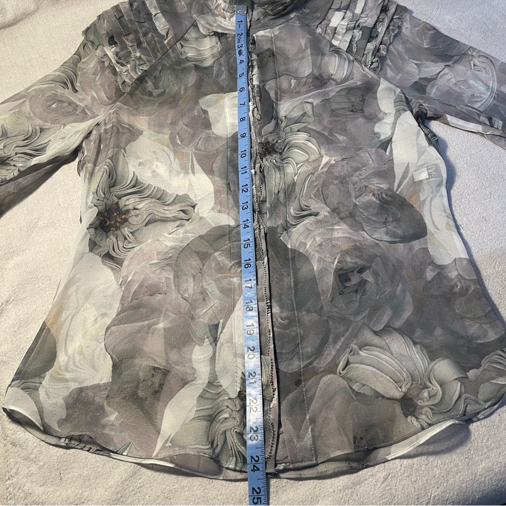 Diane von Furstenberg Grey Floral Blouse Beautiful Pleating, Sz 8 Small-Medium - Picture 7 of 9